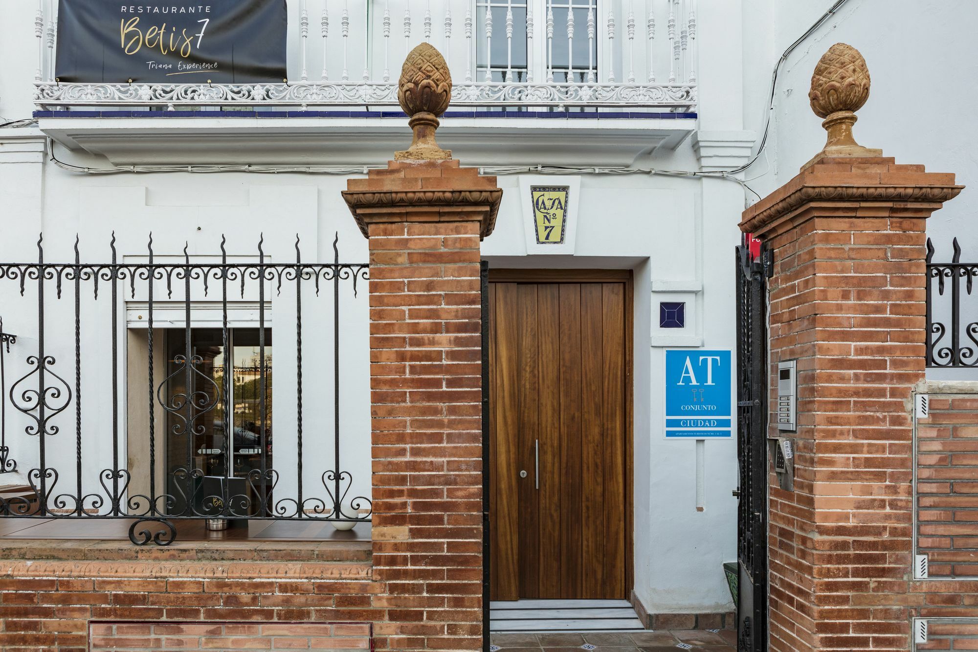 Betis 7 Luxury Boutique Apartments Seville Exterior photo